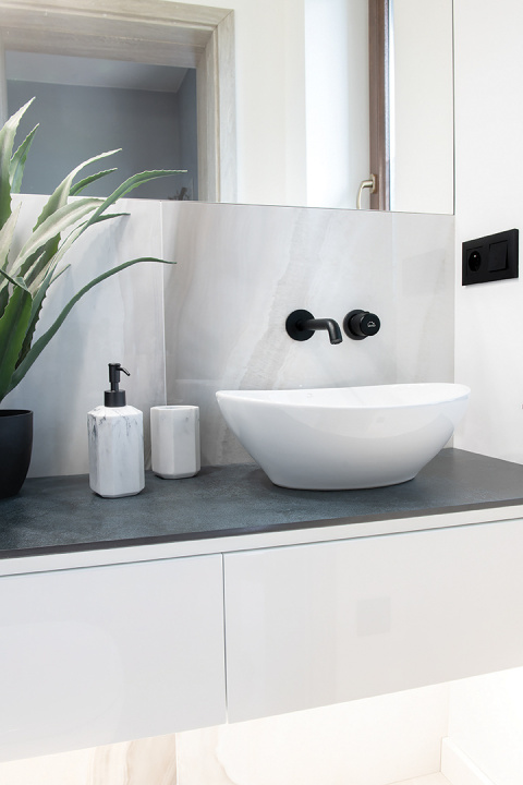LAVEO DESNA VUD 6241 - UMYWALKA CERAMICZNA OWALNA 41x33 BIAŁA LAVEO DESNA VUD 6241 - UMYWALKA CERAMICZNA OWALNA 41x33 BIAŁA